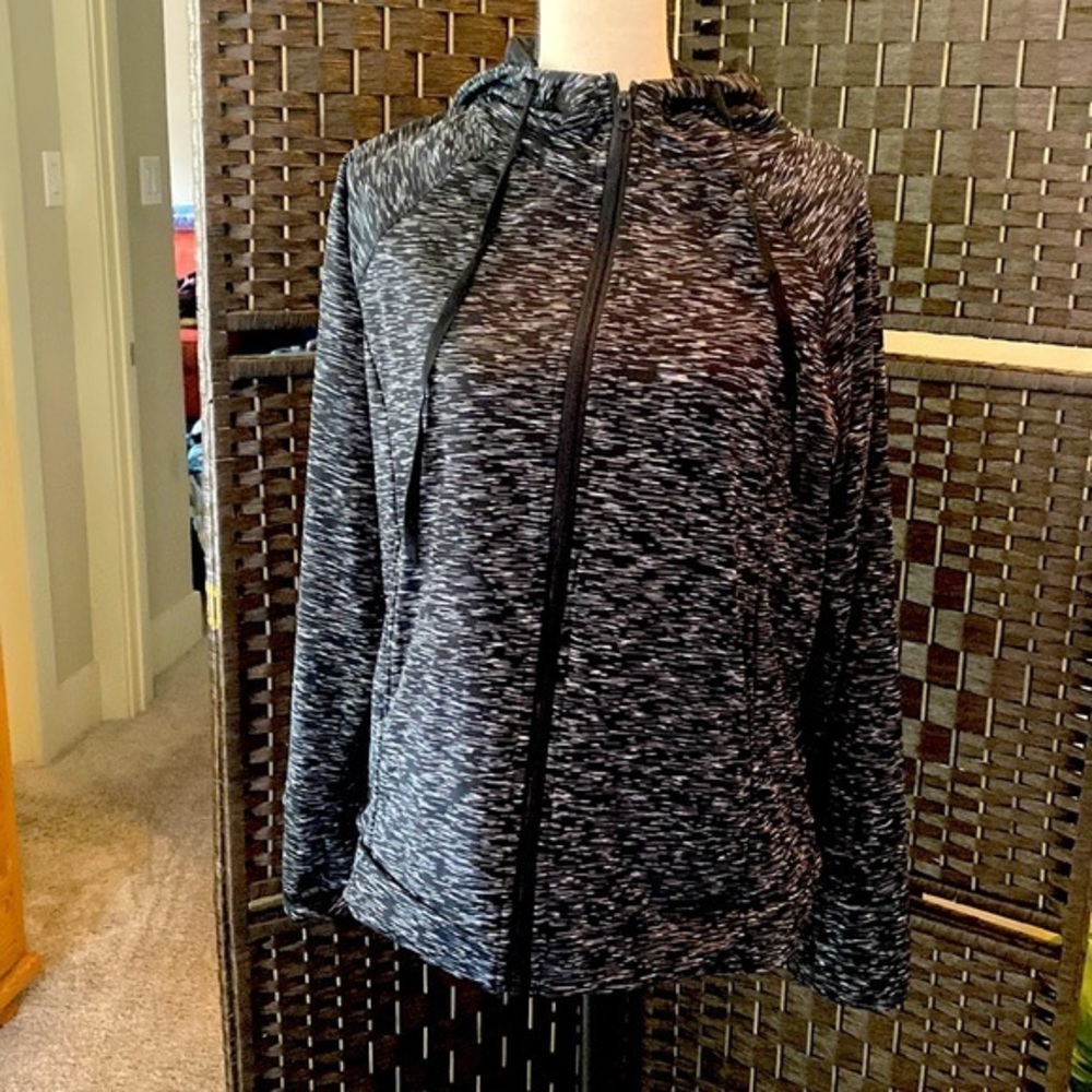 Daisy Fuentes Fit Black and White Workout Zippered Jacket - Size XL